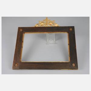 Aufwendiger Messingrahmen mit Bekrönung