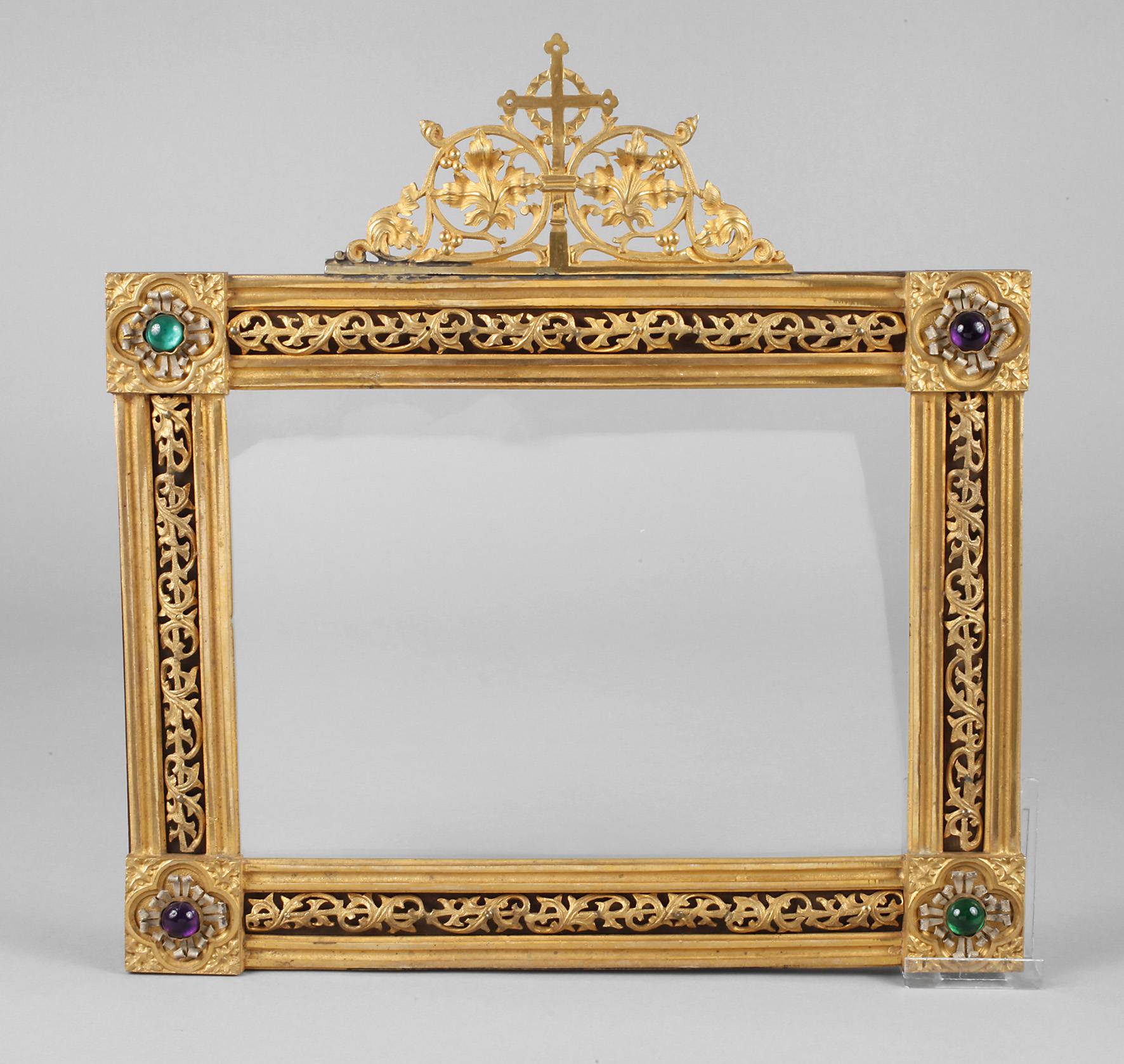 Aufwendiger Messingrahmen mit Bekrönung