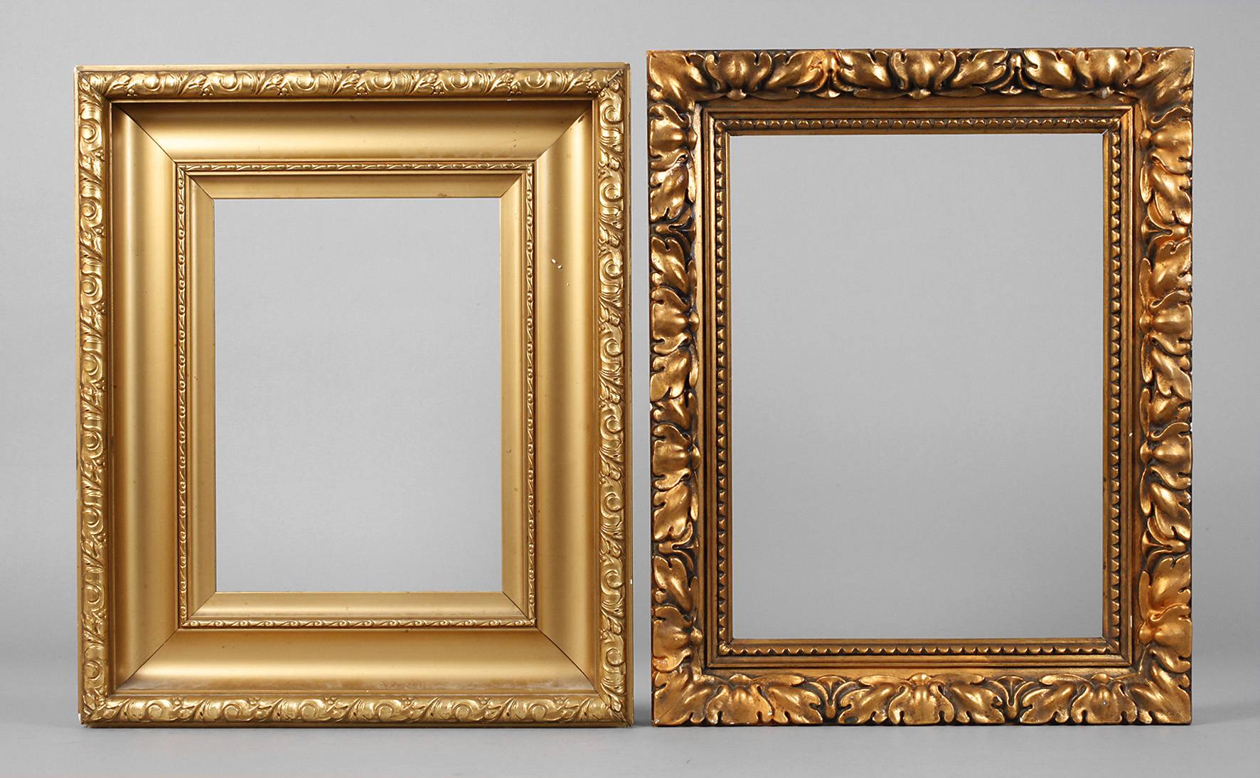 Zwei Goldstuckleisten