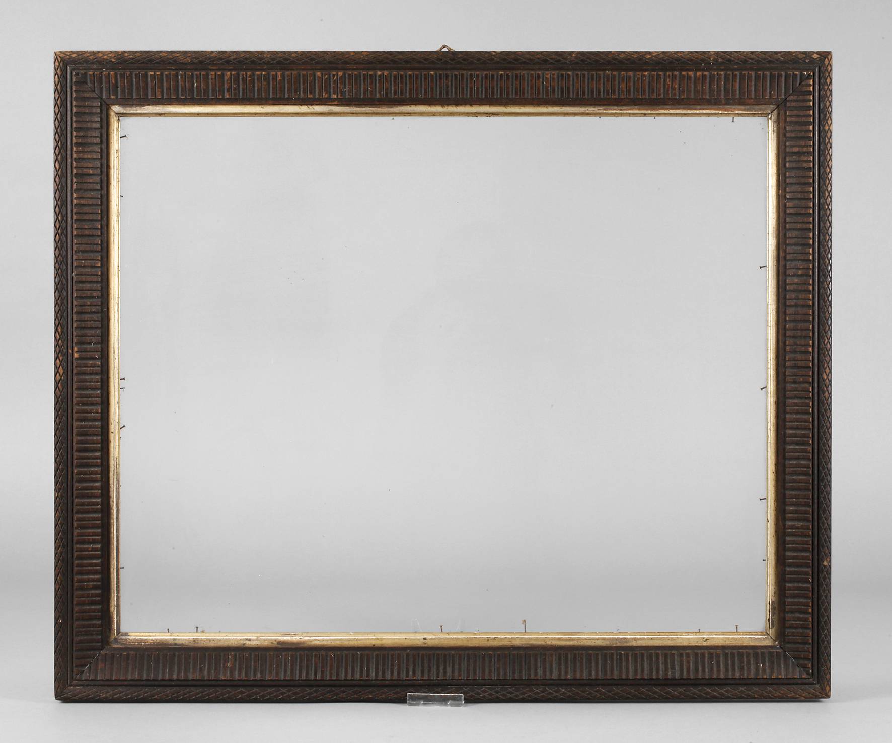 Leiste mit Kerbschnitzerei