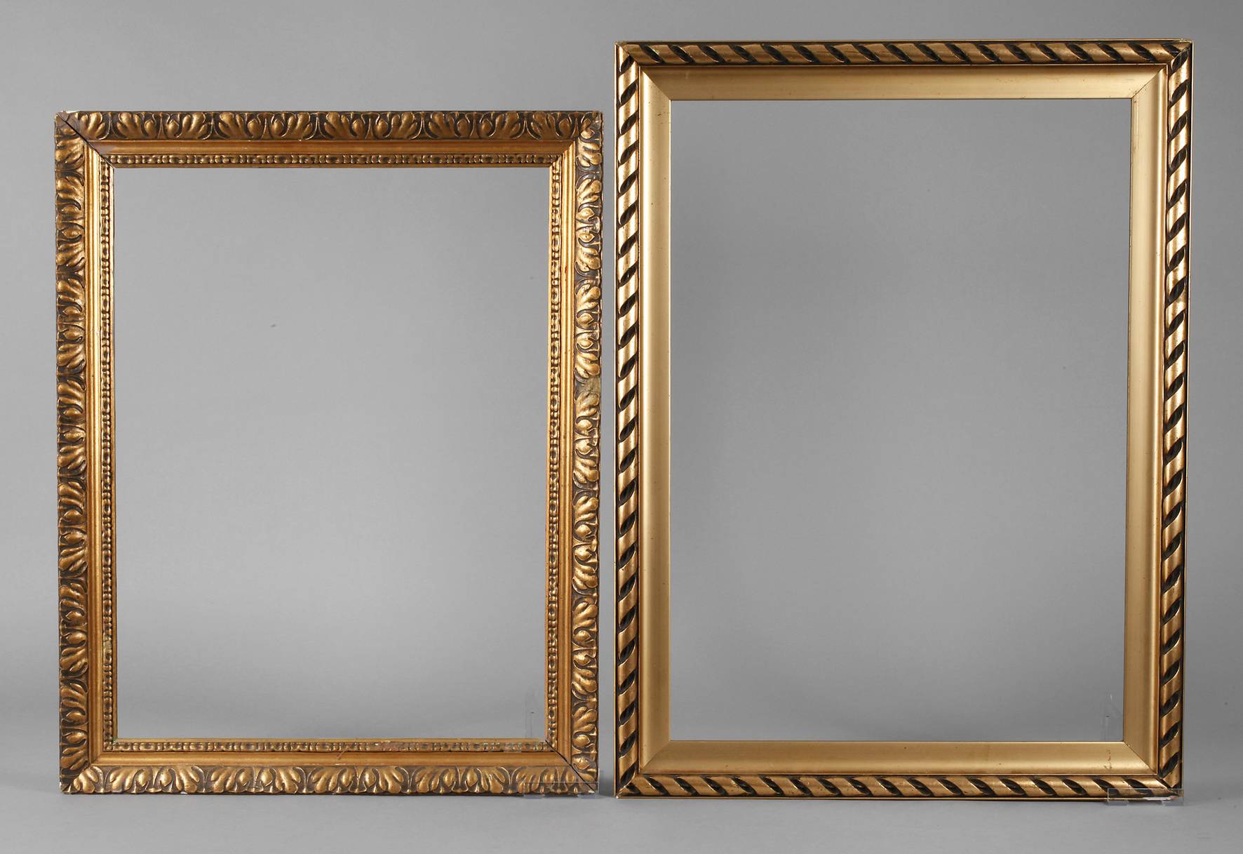 Zwei Goldstuckleisten