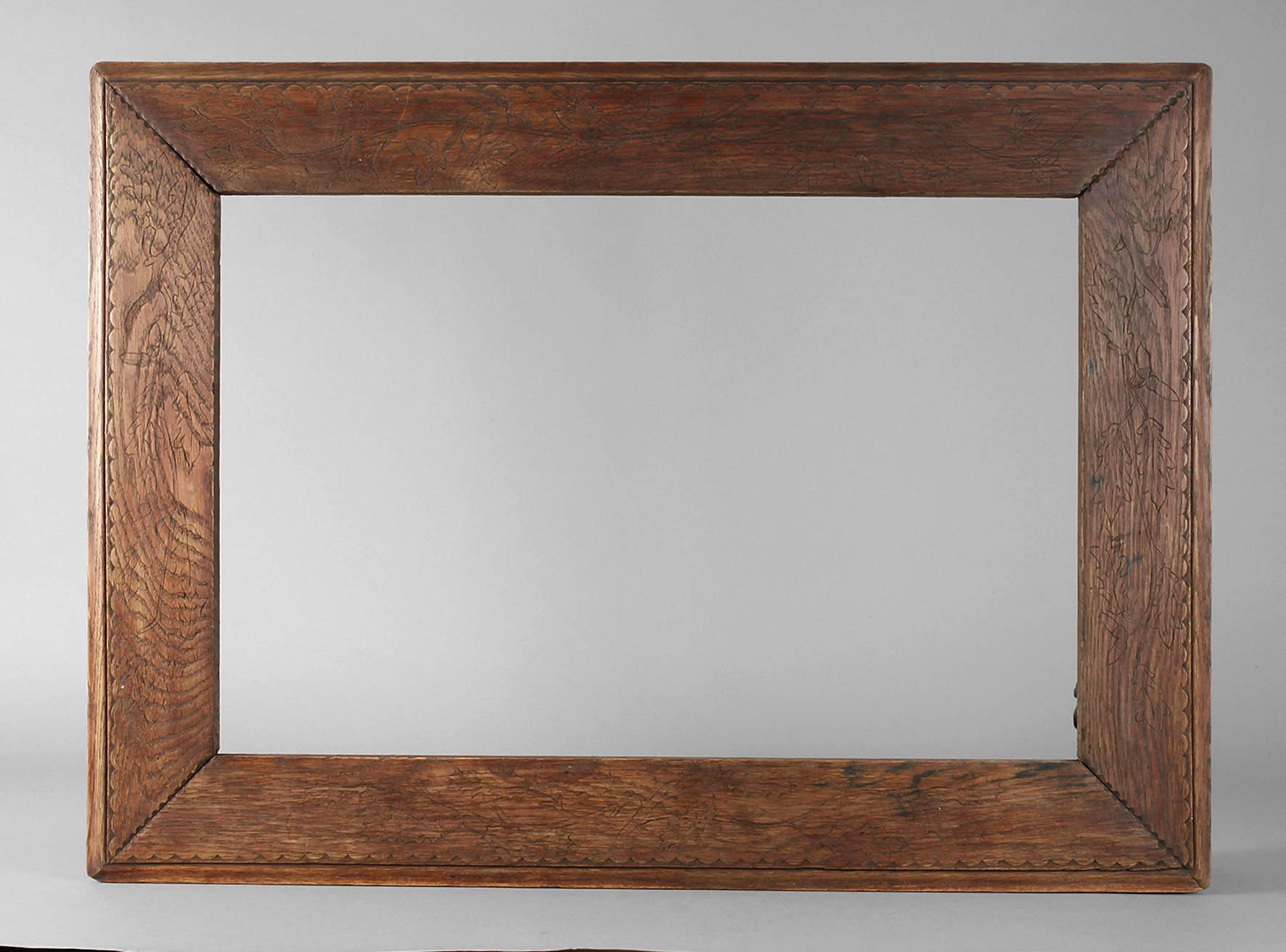 Floral beschnitzter Eichen-Rahmen um 1910