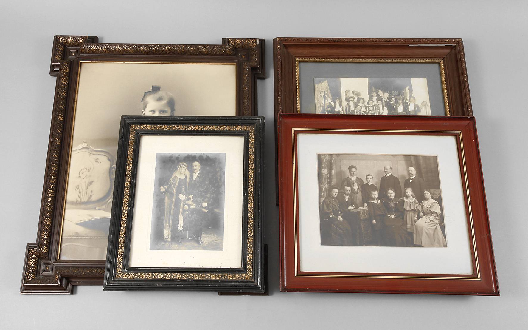 Konvolut aus vier Rahmen mit Fotos