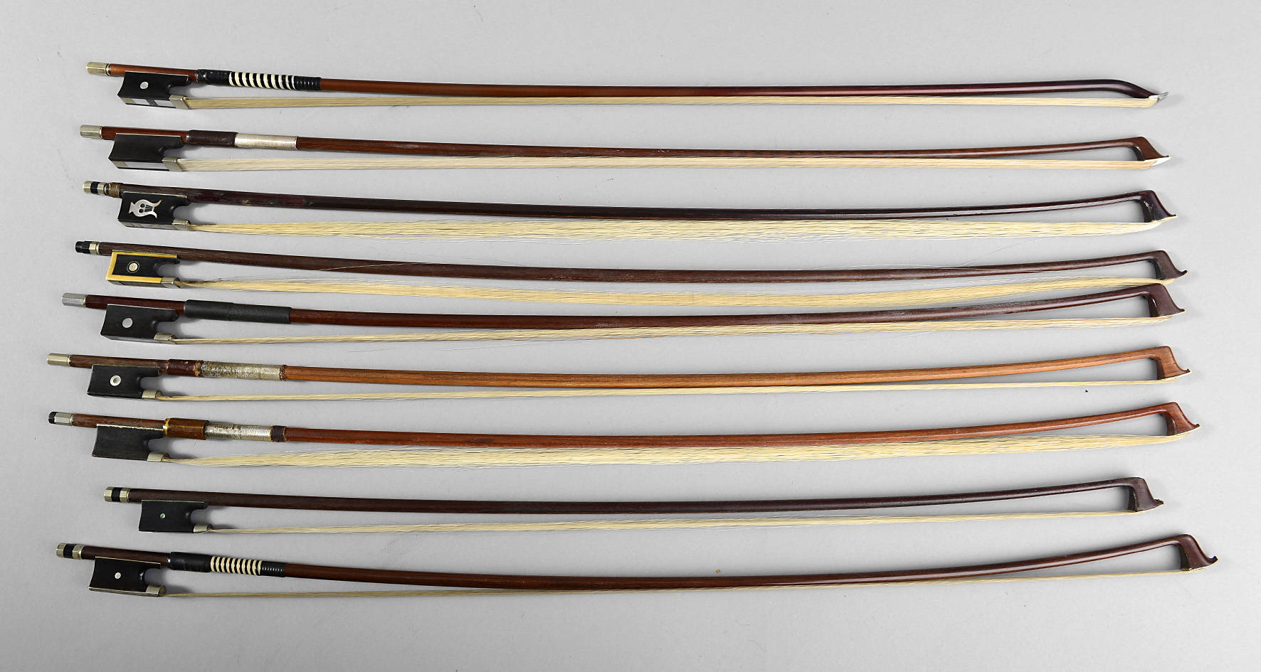 Sammlung von neun Violinenbögen