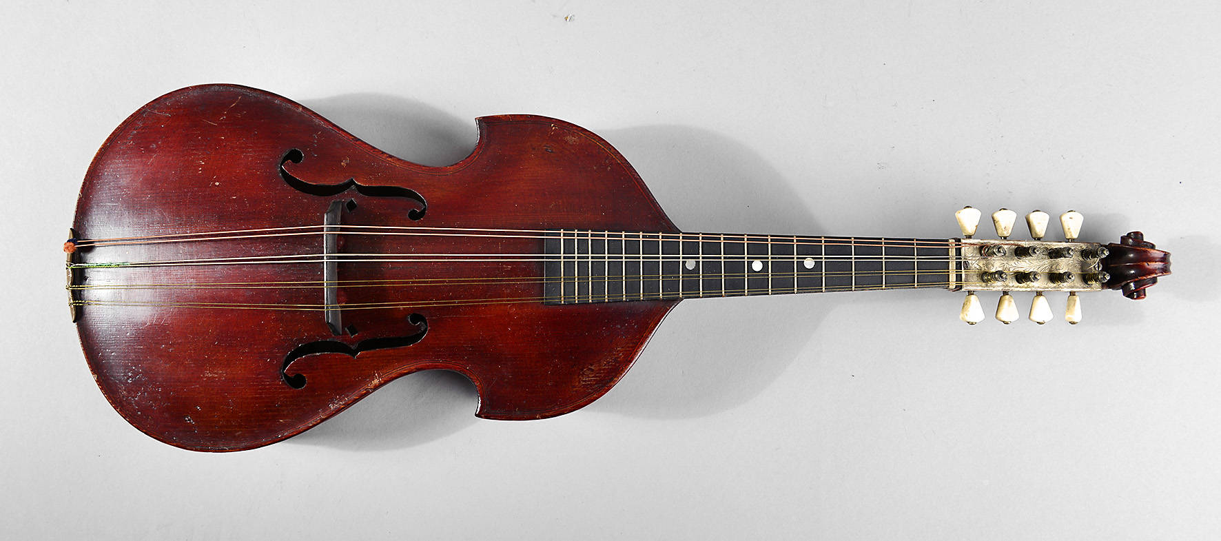 Mandoline in Wappenform