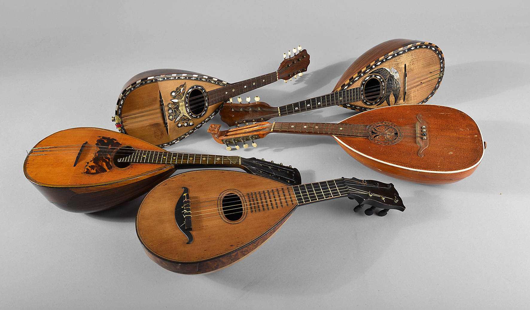 Konvolut fünf Mandolinen