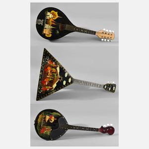 Eine Balalaika und zwei Domras
