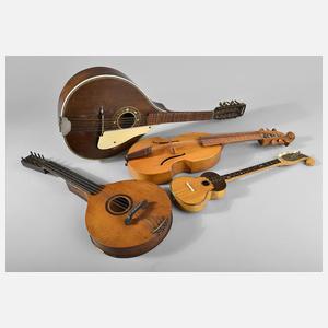 Vier Saiteninstrumente
