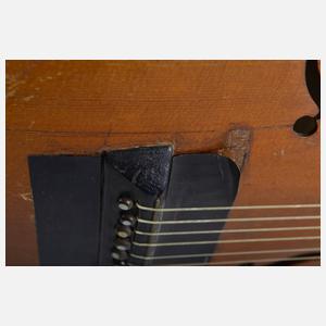 Gitarre in Violinenform
