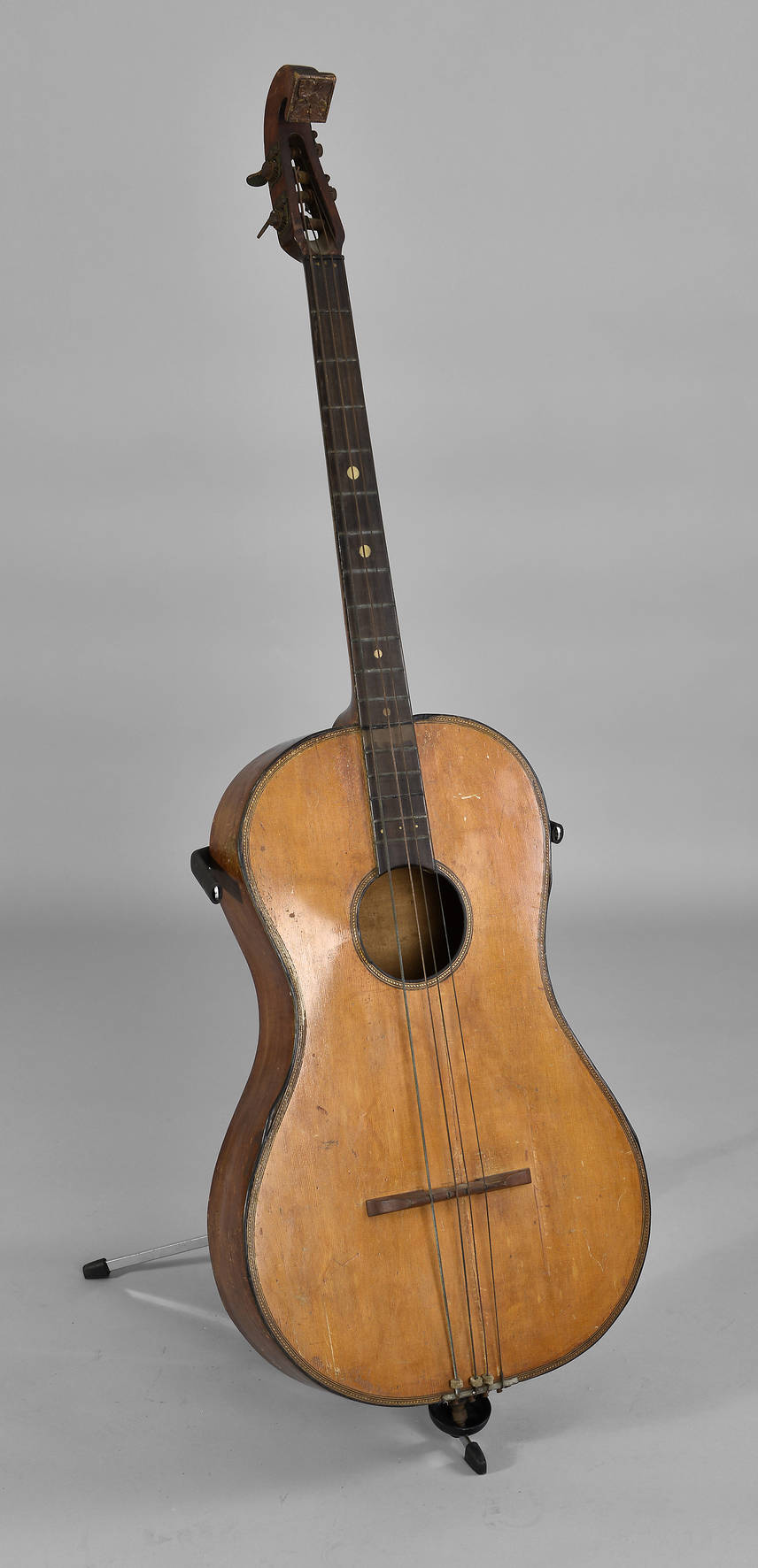 Kontrabass in Gitarrenform