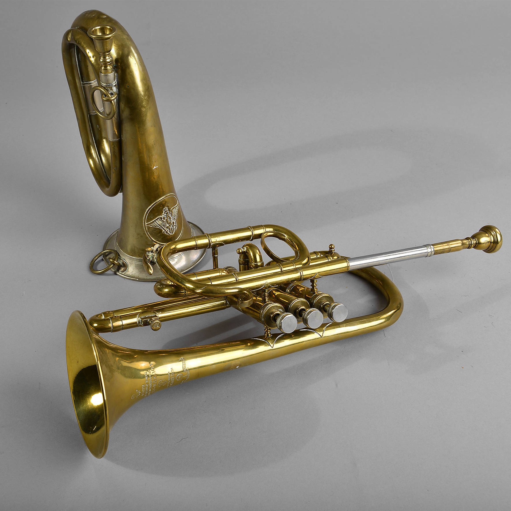 04bbb Zwei Militärinstrumente