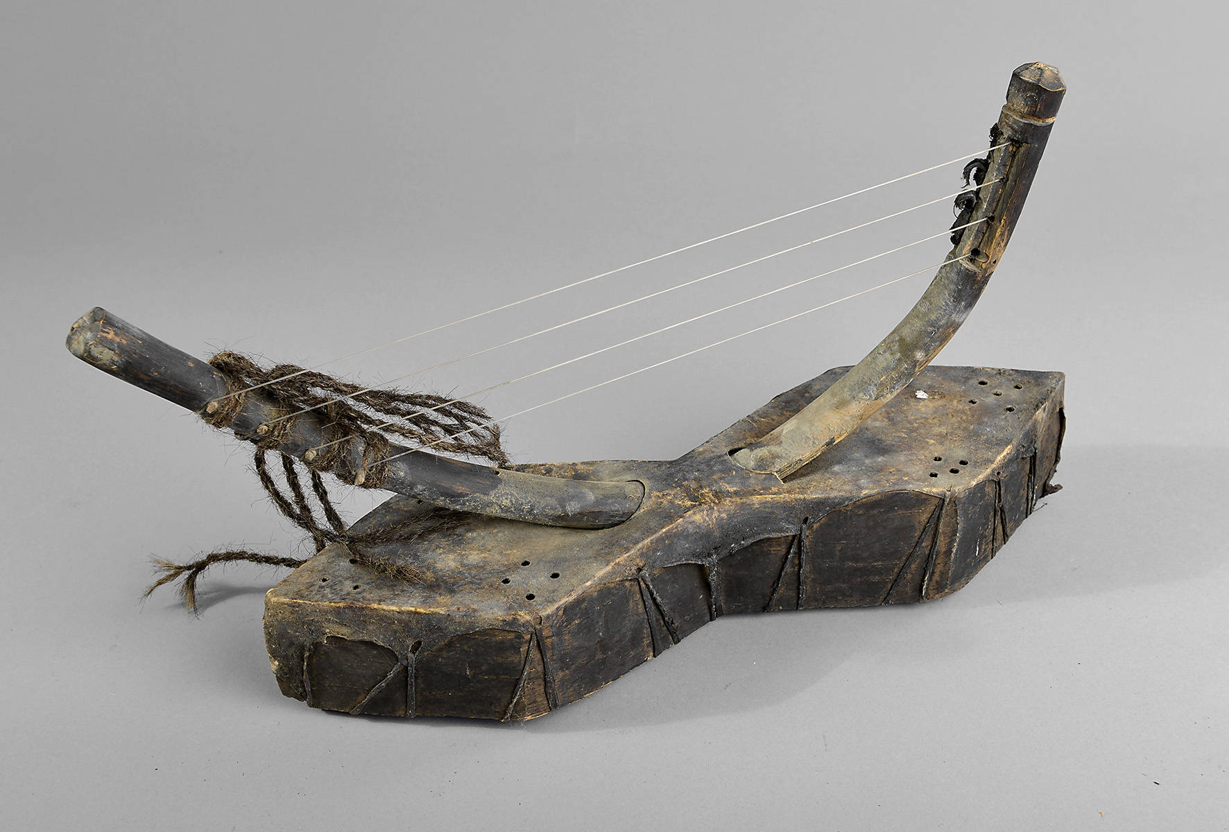 Primitives Zupfinstrument