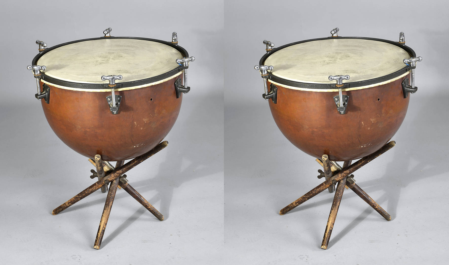 барабаны месопотамии. табла барабан. кквэнгвари музыкальный инструмент. древний ударный инструмент. бубен древний музыкальный инструмент.