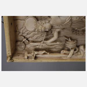 Feine Elfenbeinschnitzerei