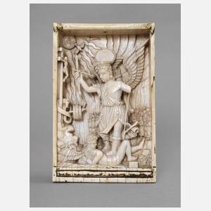 Feine Elfenbeinschnitzerei