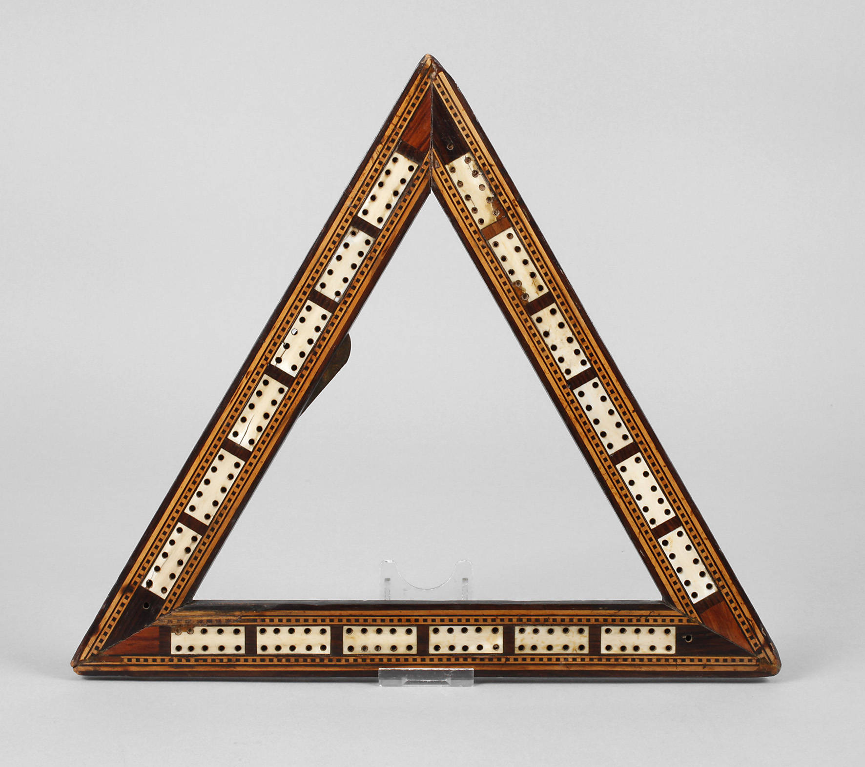 Intarsiertes Steckspiel