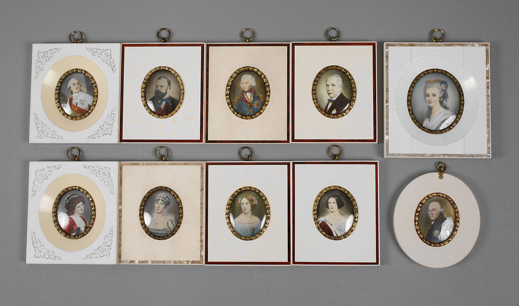 10 Elfenbeinminiaturen