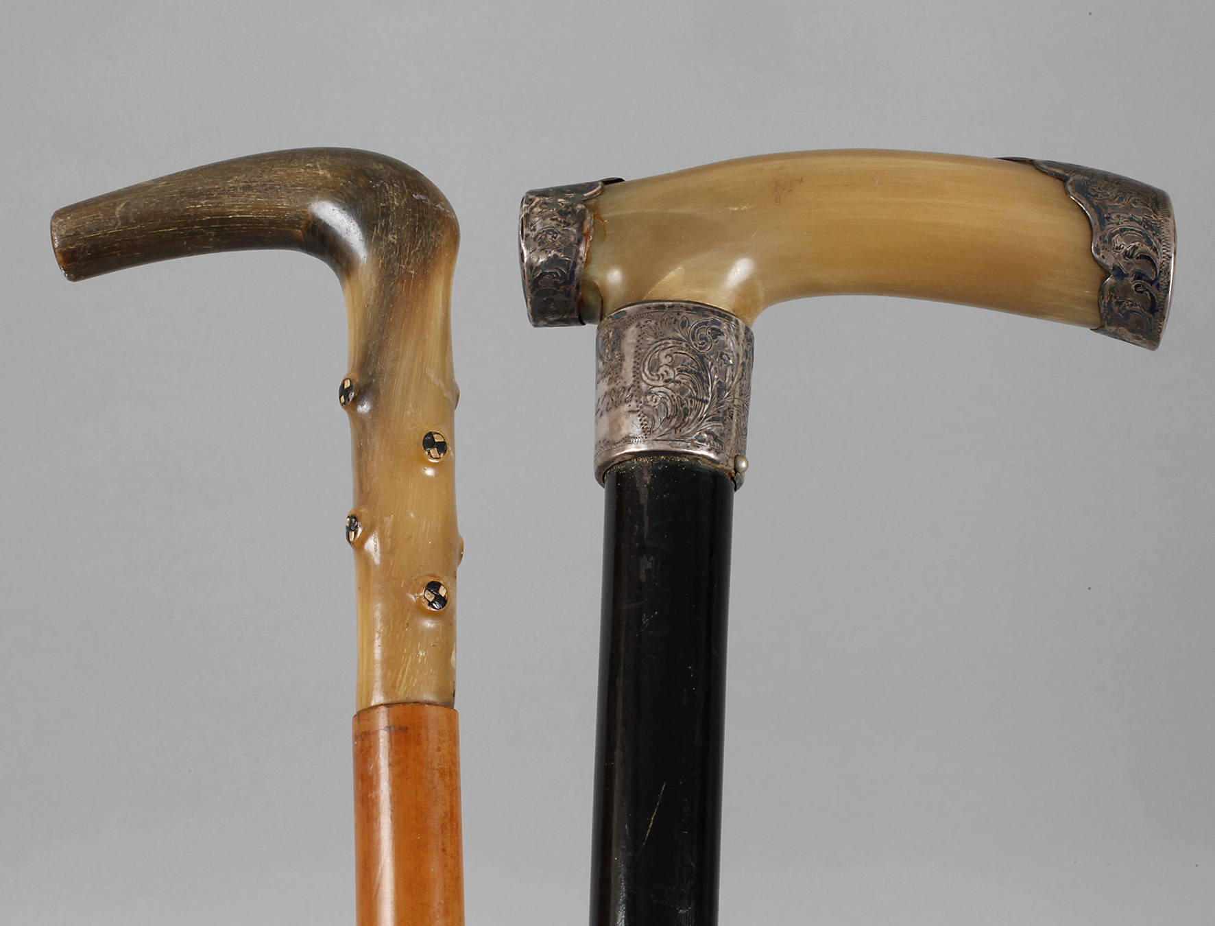 Zwei Spazierstöcke Horn