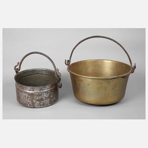 Zwei bäuerliche Töpfe