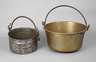 Zwei bäuerliche Töpfe