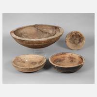 Vier geschnitzte Schüsseln111