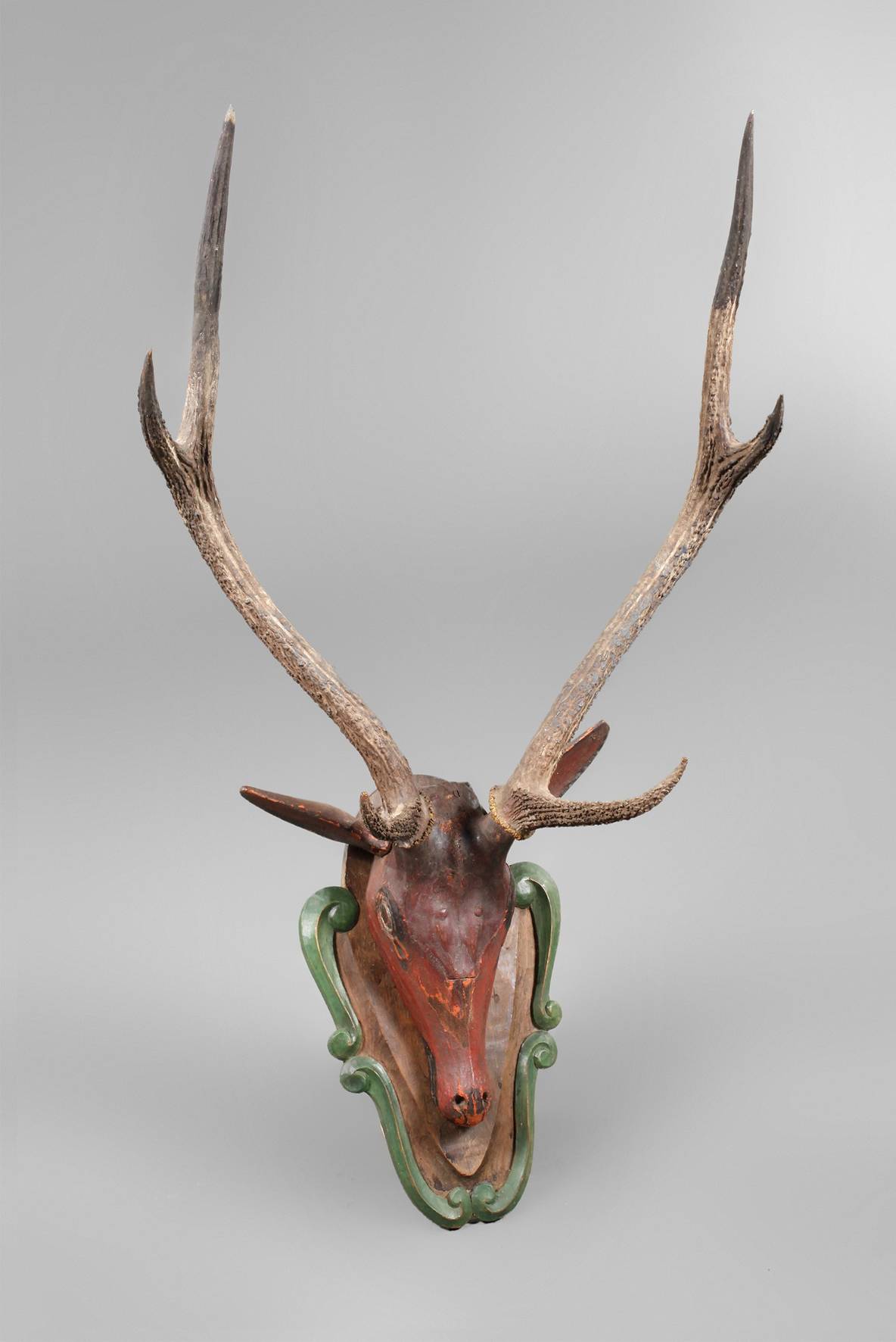 Geschnitzte Jagdtrophäe