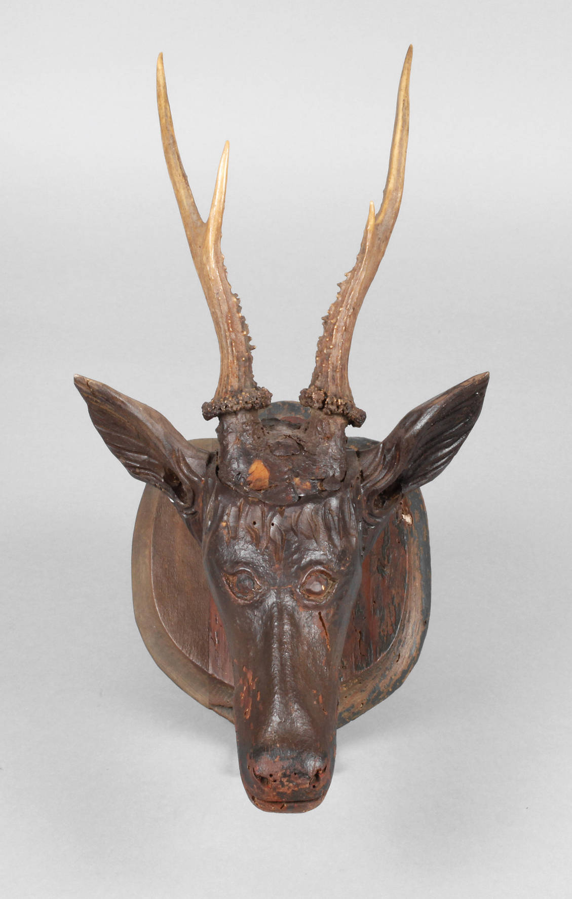 Geschnitzte Jagdtrophäe