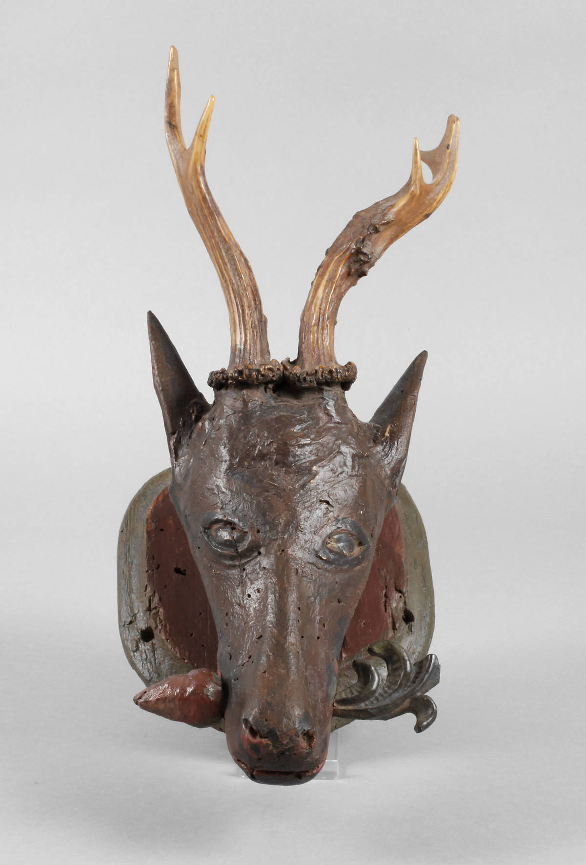 Geschnitzte Jagdtrophäe