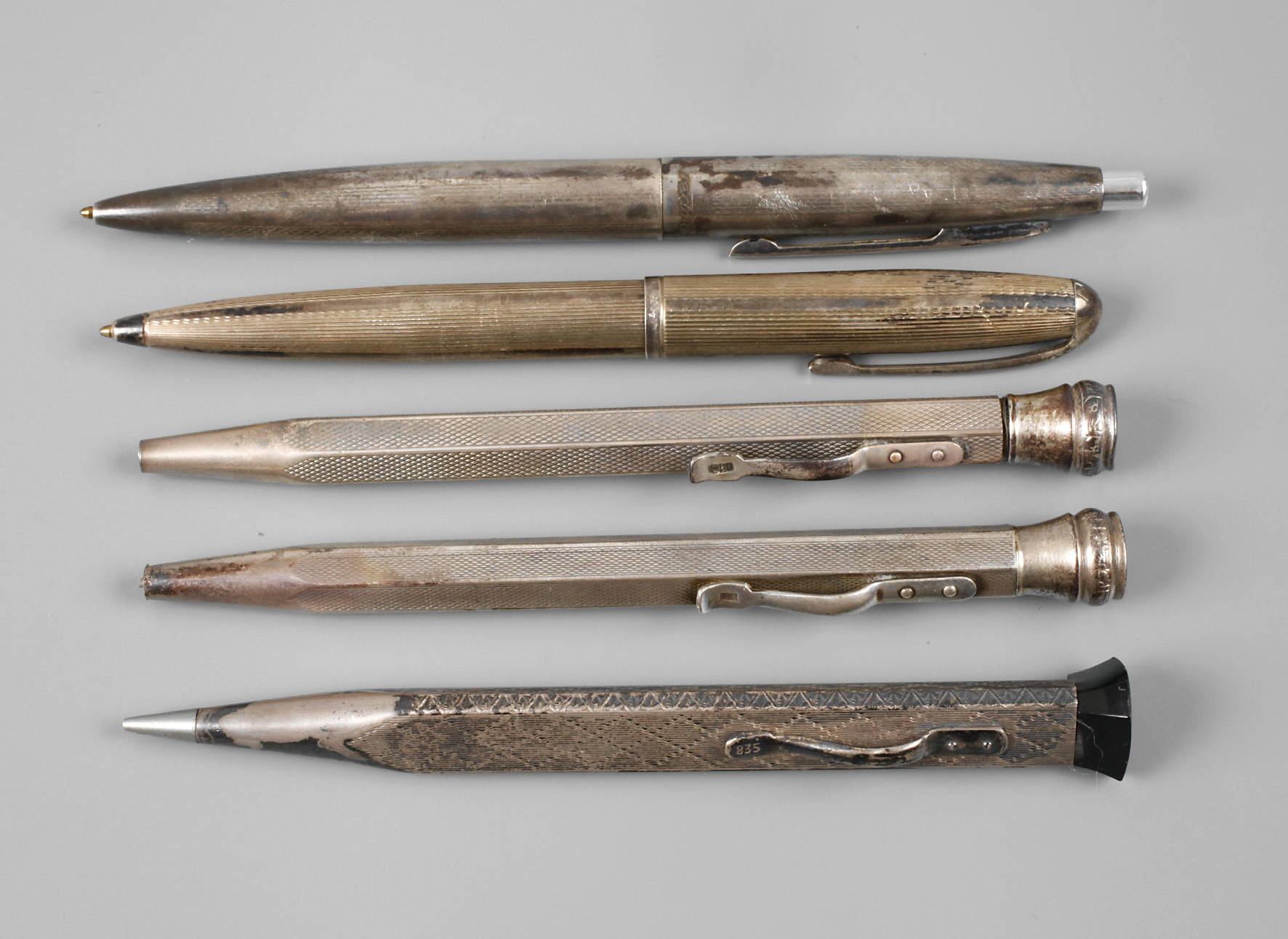 Fünf Schreibgeräte