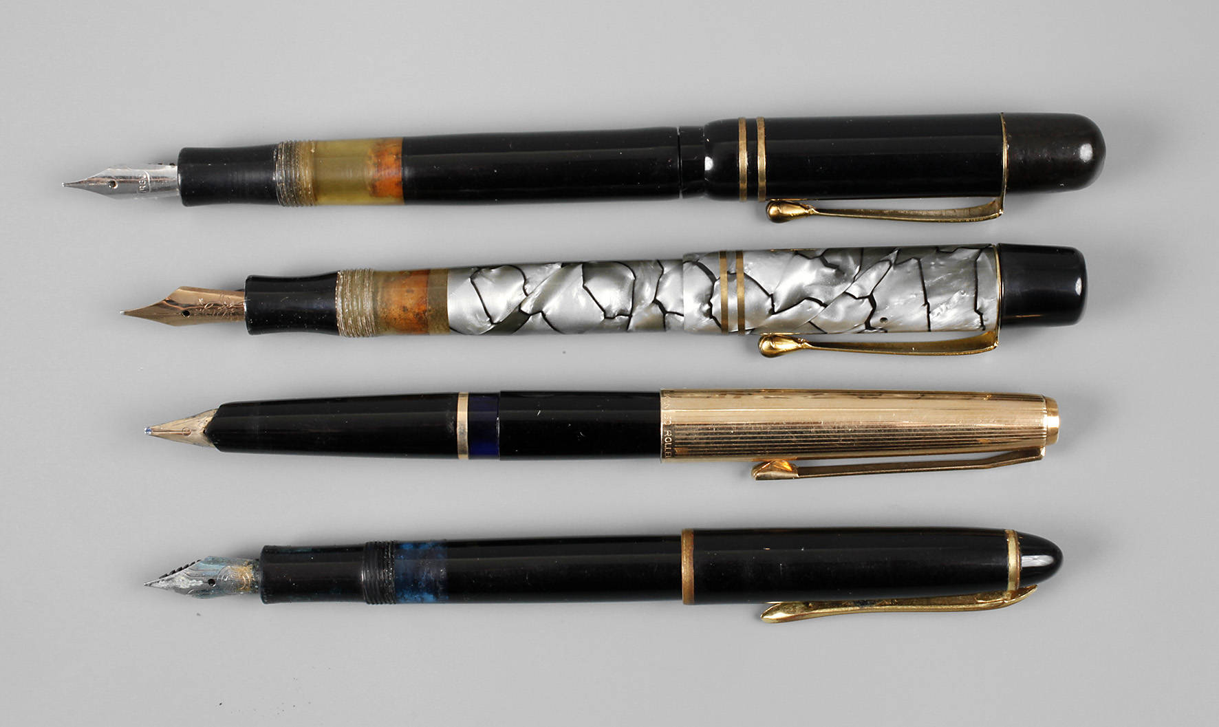 Vier Füllfederhalter