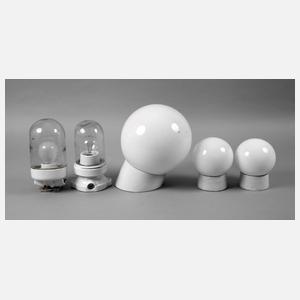 Fünf Deckenleuchten