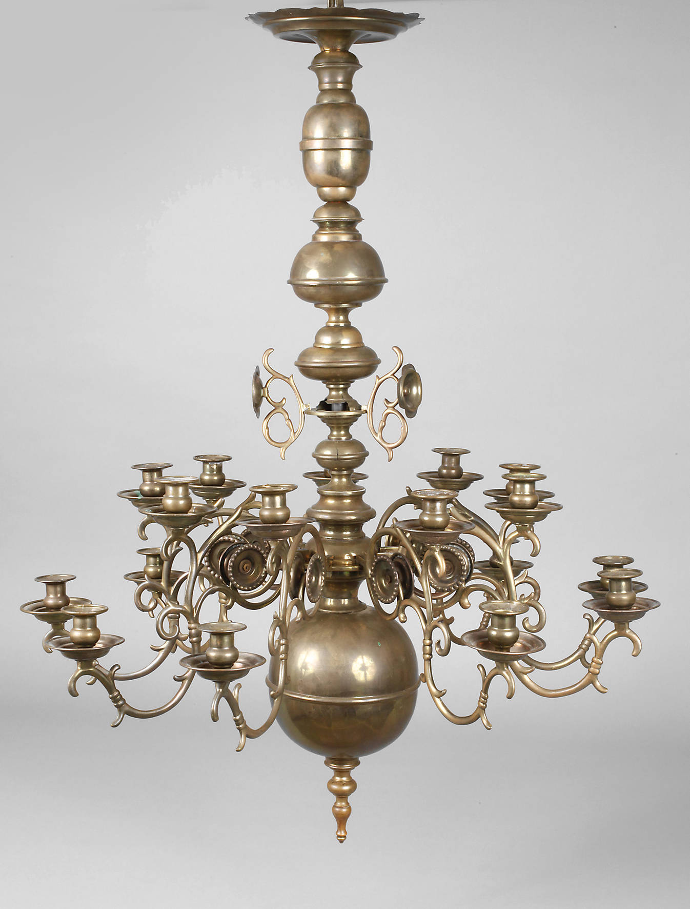 Große Deckenkrone im Barockstil