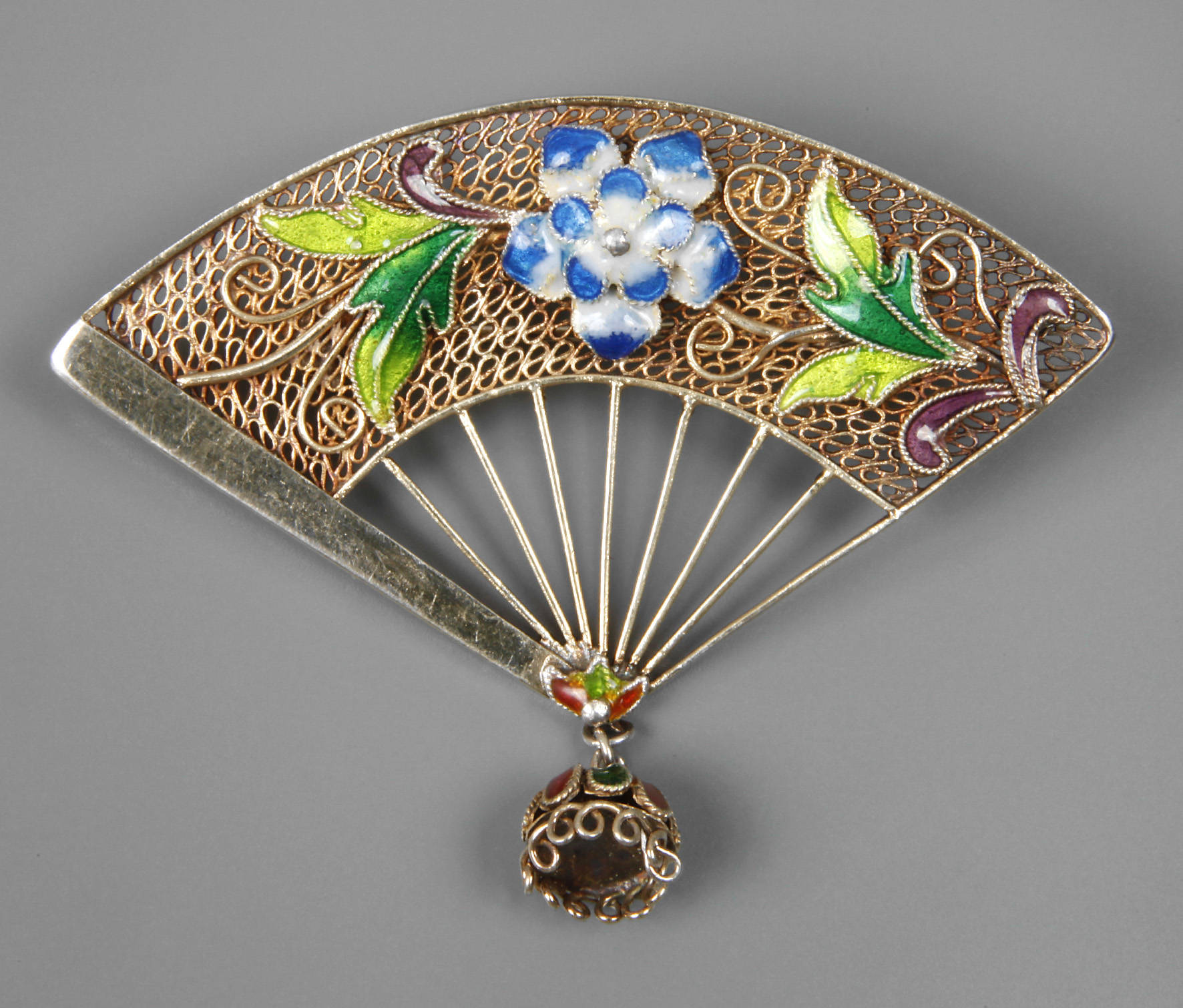 Brosche mit Emailbesatz