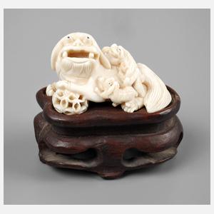 Figürliche Elfenbeinschnitzerei