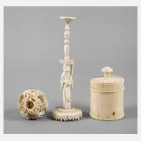 Zwei Elfenbeinschnitzereien111