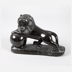 Löwenskulptur aus Gagat