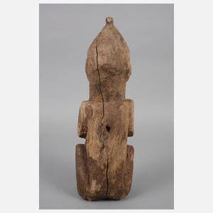 Figürliche Schnitzerei der Rega