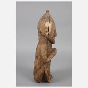 Figürliche Schnitzerei der Rega