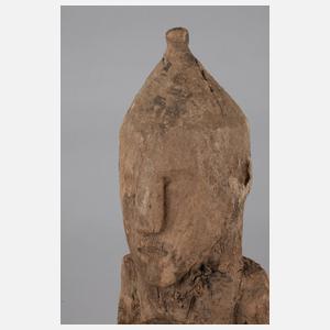 Figürliche Schnitzerei der Rega