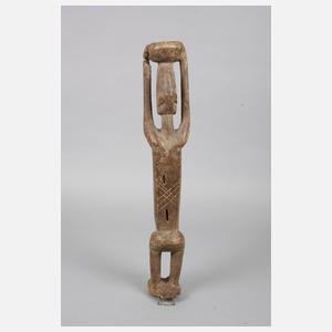 Stehende weibliche Figur