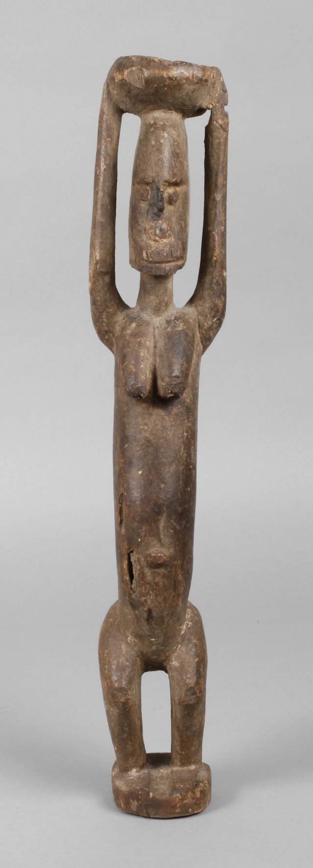 Stehende weibliche Figur