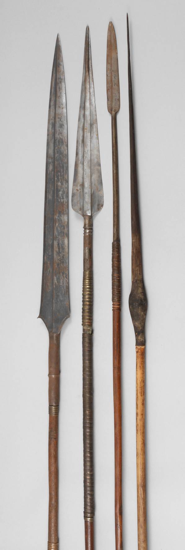 Vier Wurfspeere Afrika