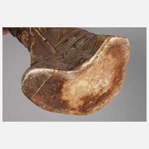 Beschnitzter Schienbeinknochen