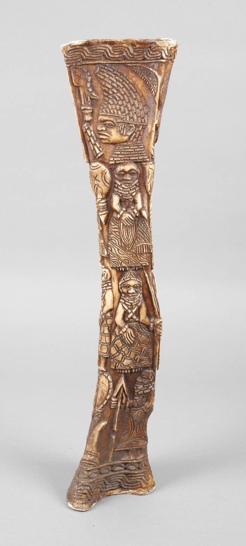 Beschnitzter Schienbeinknochen