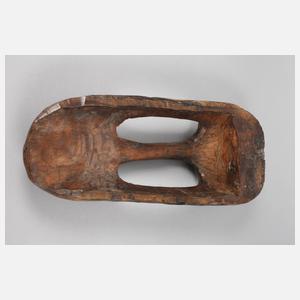 Hohe schwere Wandmaske