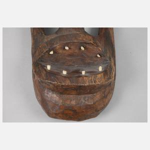 Hohe schwere Wandmaske