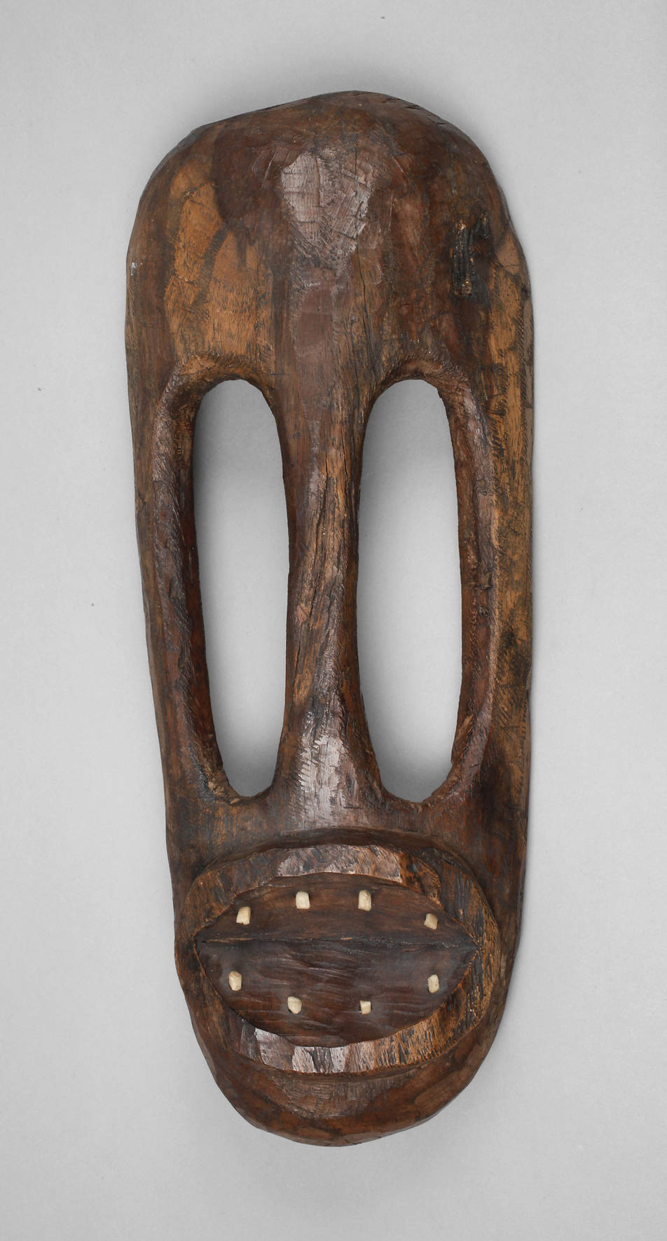 Hohe schwere Wandmaske