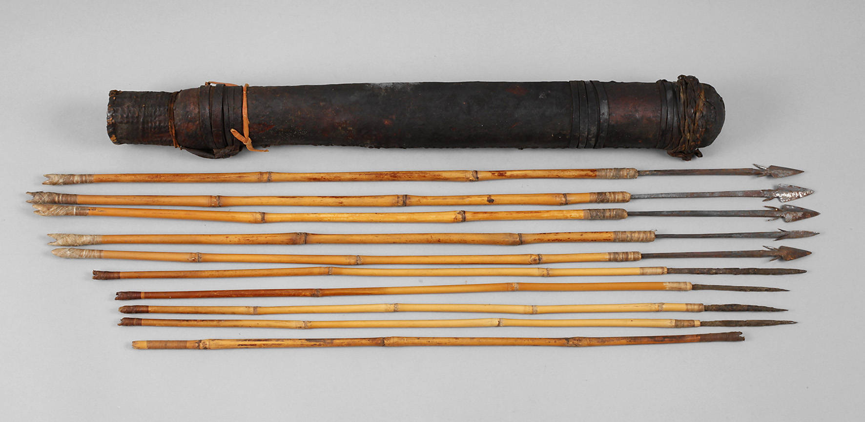 Köcher mit Pfeilen