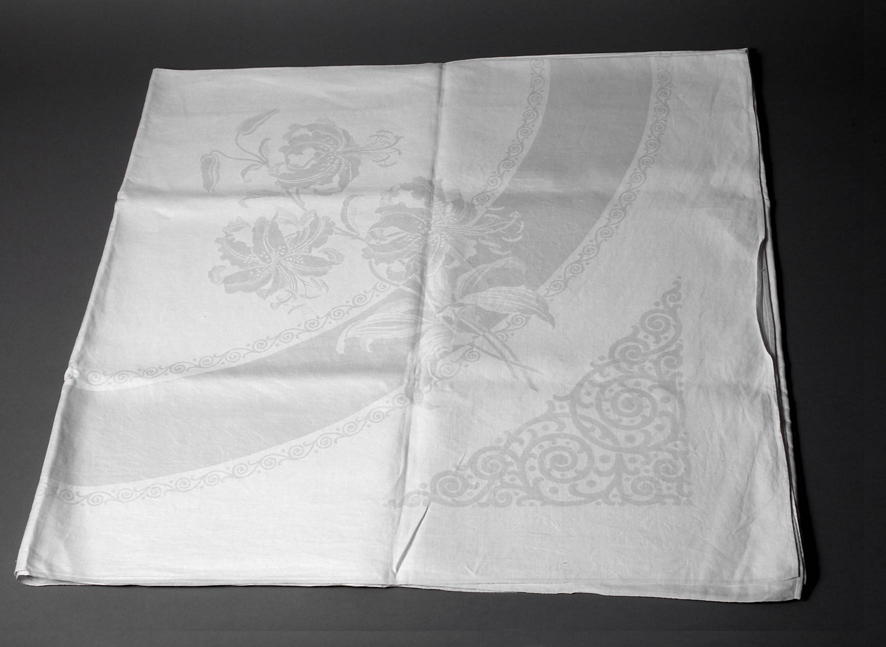 Prachttafeltuch Liliendekor