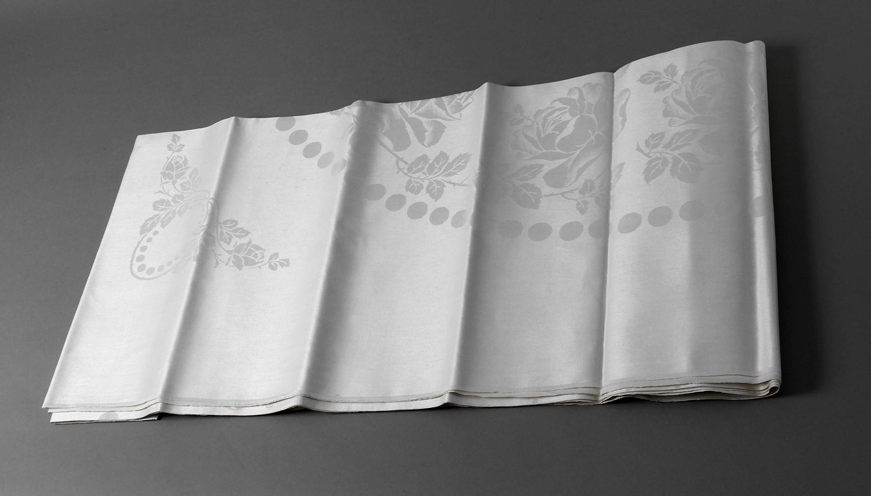 Großes Tafeltuch Rosendekor